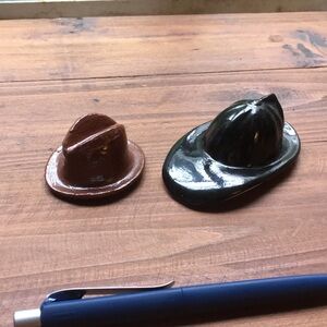 Vintage ceramic miniature salesman sample hats.